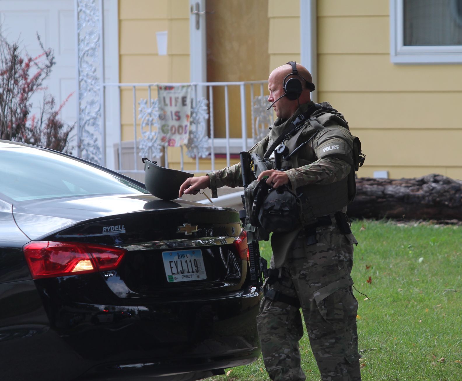 091219jr-standoff-5.jpg